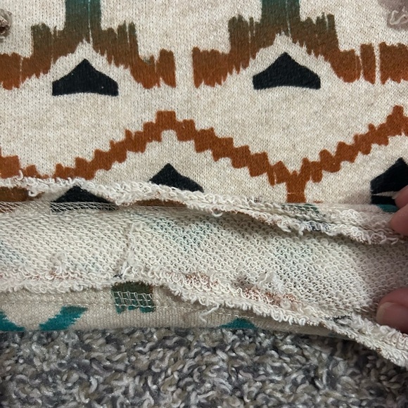 Billabong Aztec design crewneck sweatshirt with raw hemline/cuffs XL - Picture 7 of 9